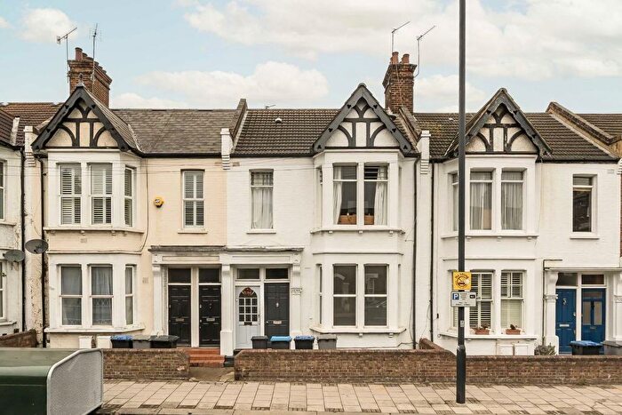 2 Bedroom Flat For Sale In Kilburn Lane, Kensal Rise, W10