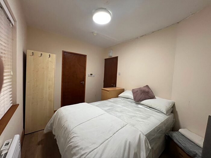 Studio To Rent In Bridge Lane, London, NW11