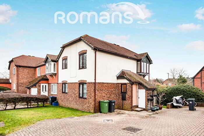 2 Bedroom Maisonette To Rent In Hawkesworth Drive, Bagshot, GU19