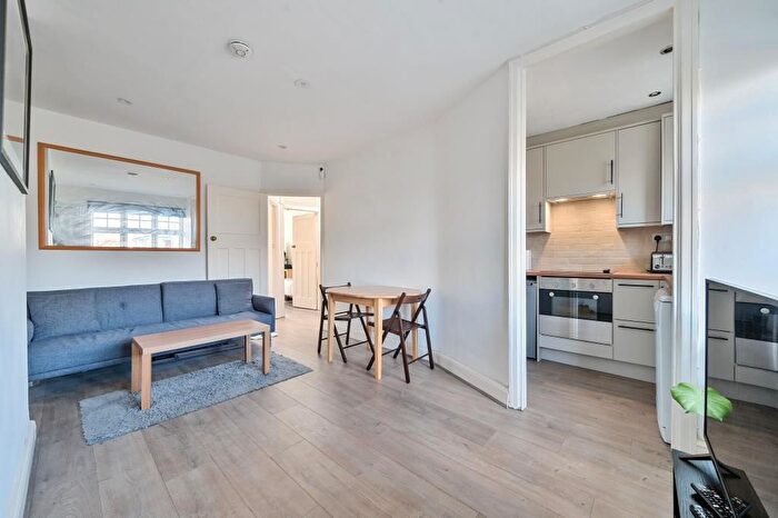 2 Bedroom Flat To Rent In Richmond Road, East Twickenham, TW1