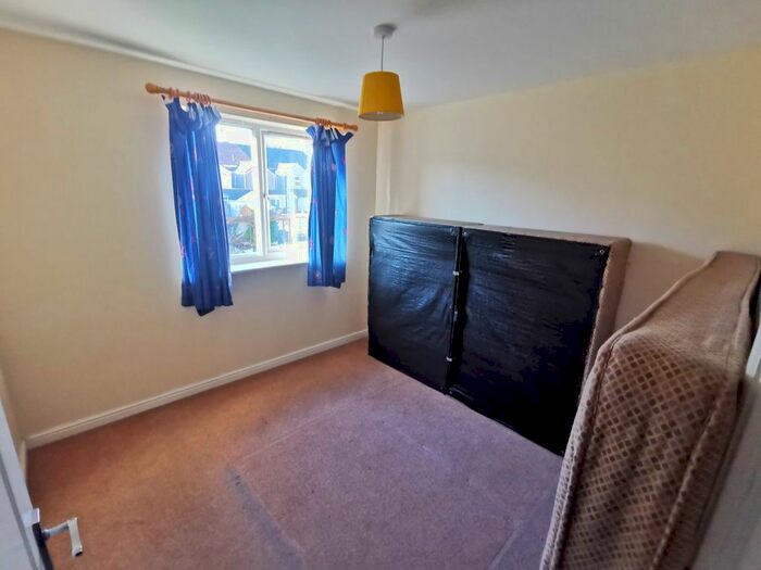 2 Bedroom Flat For Sale In Hall Street, Blackwood, NP12