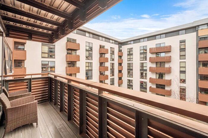 2 Bedroom Flat For Sale In Gainsborough Studios North, Poole Street, N1
