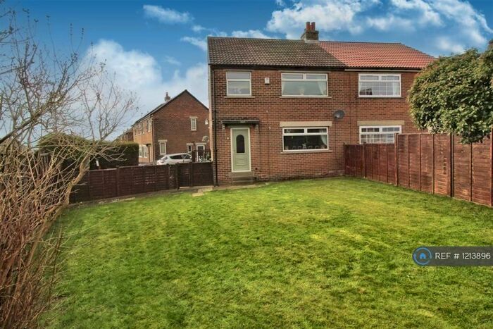 3 Bedroom Semi-Detached House To Rent In Highgate Avenue, Lepton, Huddersfield, HD8