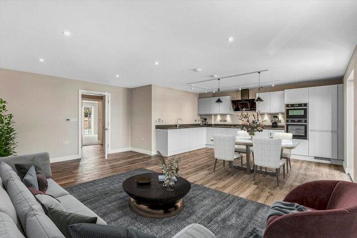 2 Bedroom Flat To Rent In Park Lane, Knebworth, SG3