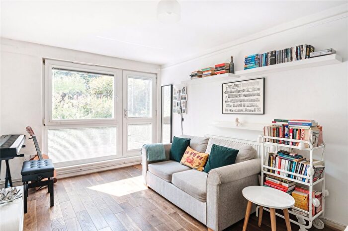 1 Bedroom Flat For Sale In Aberdeen Park, Highbury, London, N5