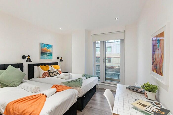 3 Bedroom Serviced Apartments To Rent In Dunton Road, London, E10