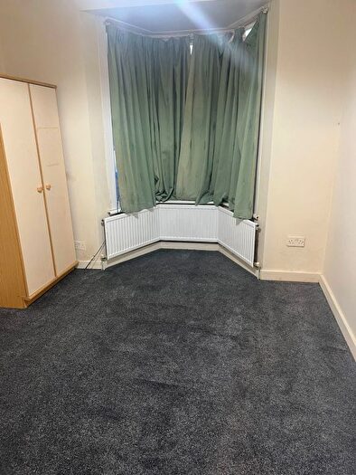 2 Bedroom Flat To Rent In Green Lane, Ilford, IG3
