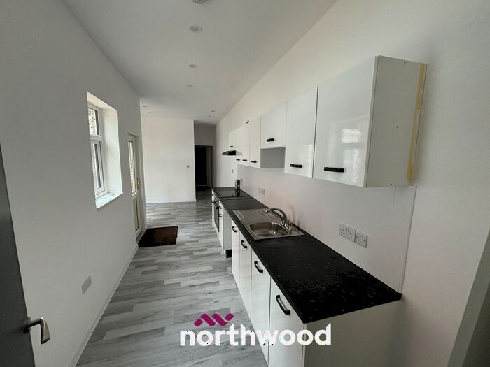 2 Bedroom Flat To Rent In Station Road, Dunscroft, Doncaster, DN7