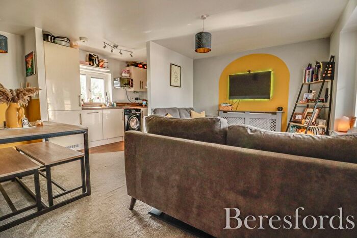 2 Bedroom Semi-Detached House For Sale In Foundry Way, Rayne, CM77