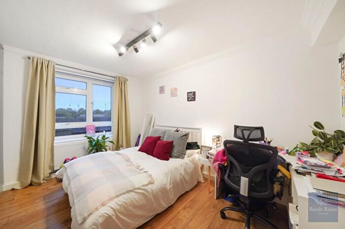 1 Bedroom Apartment For Sale In Howland Estate, London, SE16
