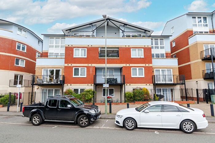2 Bedroom Flat For Sale In Northway, Rickmansworth, WD3