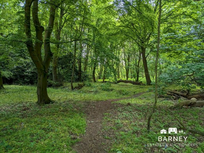 Land For Sale In Chamberlains Meadow, RG27