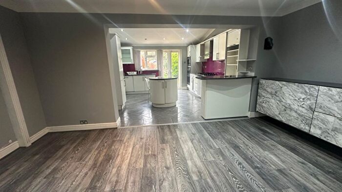 6 Bedroom Semi-Detached House To Rent In Ember Road, Slough, SL3