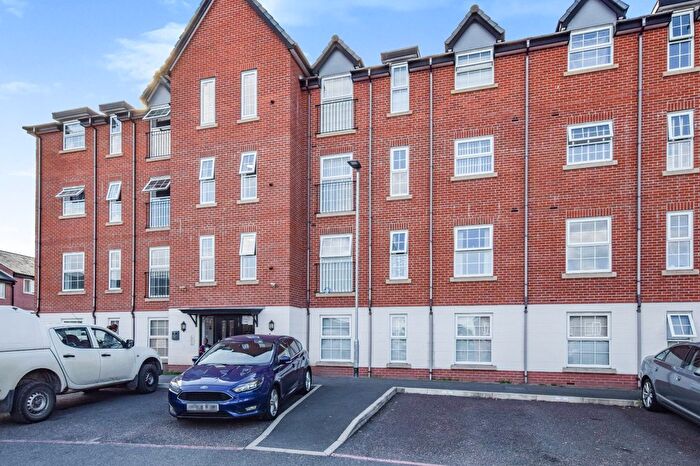 2 Bedroom Flat To Rent In Llys Nantgarw, Wrexham, LL13