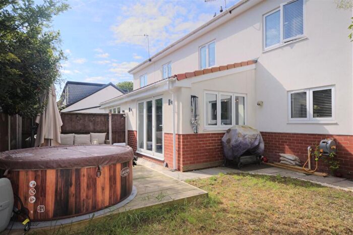 4 Bedroom Semi-Detached House To Rent In Ennismore Road, Crosby, L23