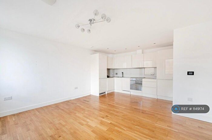 2 Bedroom Flat To Rent In Old Inn House, Sutton, SM1