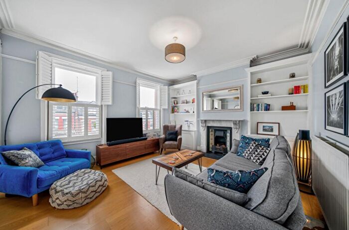 3 Bedroom Flat For Sale In Hillfield Avenue, London, N8