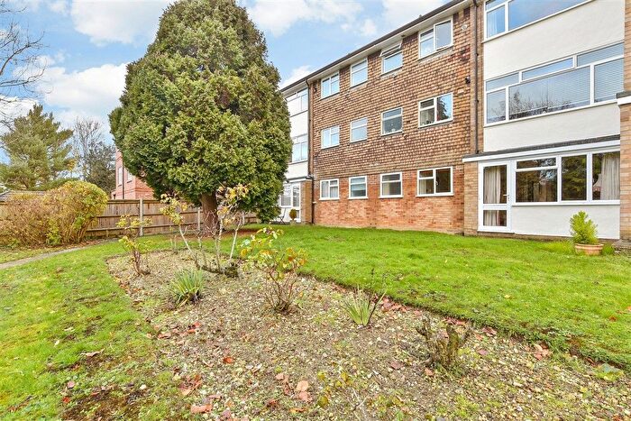 2 Bedroom Flat For Sale In Albion Road, Sutton, Surrey, SM2