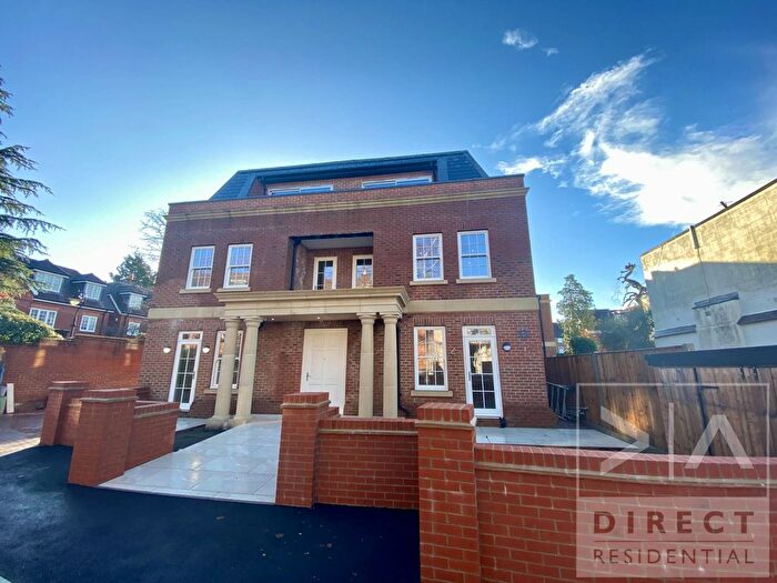 2 Bedroom Flat To Rent In The Parade, Epsom, KT18