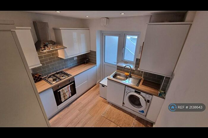 2 Bedroom Flat To Rent In Robins Court, London, SE12