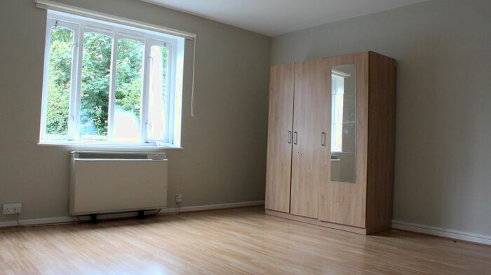 Studio To Rent In Station Road, New Barnet, London, EN5