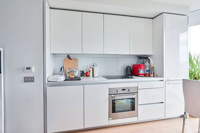 Studio To Rent In Walworth Road, Elephant And Castle, London, SE1