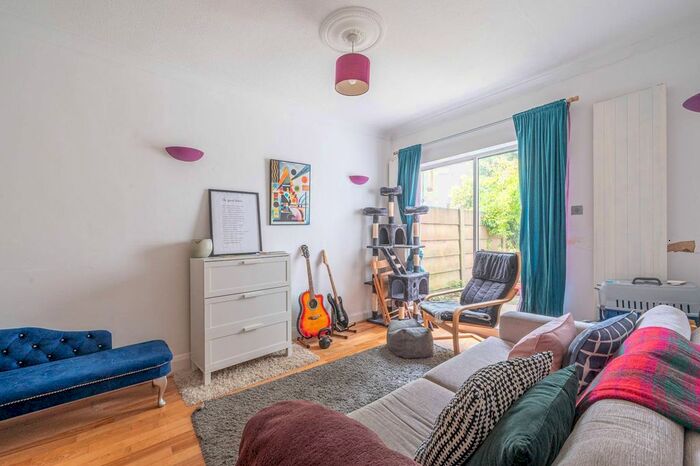 4 Bedroom Property To Rent In Temple Gardens, Temple Fortune, London, NW11