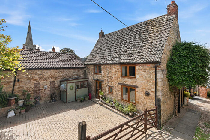 3 Bedroom Cottage For Sale In West Street, Geddington, Northamptonshire, NN14