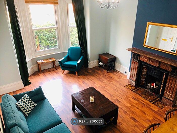 2 Bedroom Flat To Rent In Russell Street, Reading, RG1