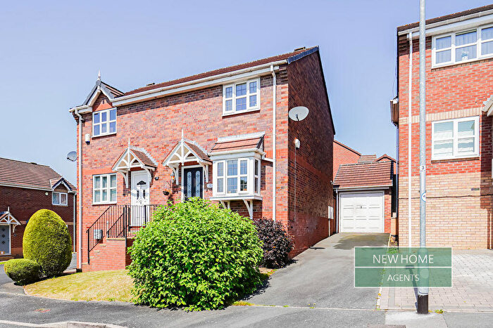 2 Bedroom Semi-Detached House For Sale In St James Mews, Armley, Leeds, LS12