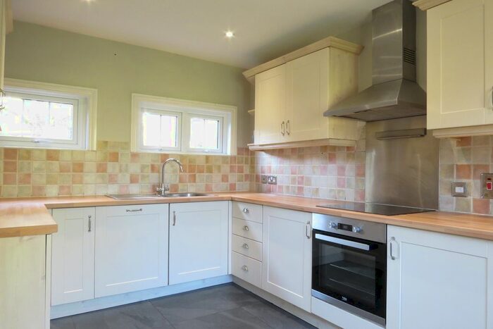 2 Bedroom Cottage To Rent In Barnfield Road, Tatsfield, Kent, TN16