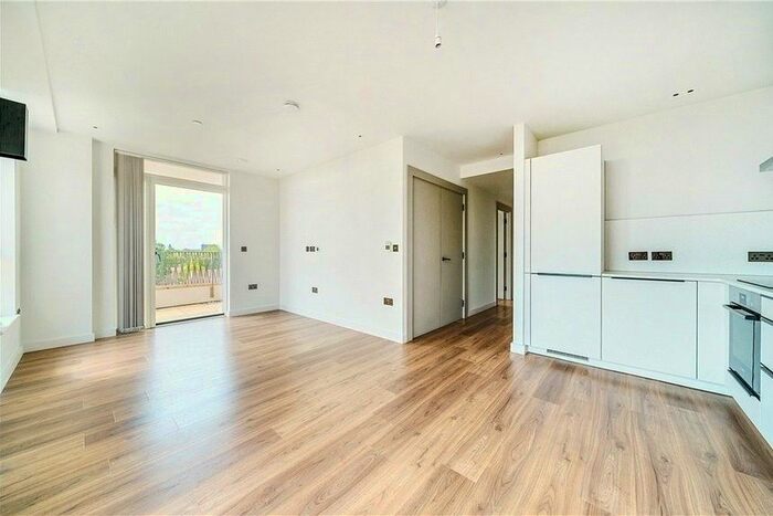 3 Bedroom Flat To Rent In Merrion Avenue, London, HA7