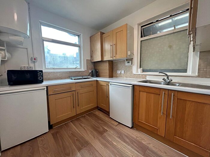 1 Bedroom Flat To Rent In King Street, UB2