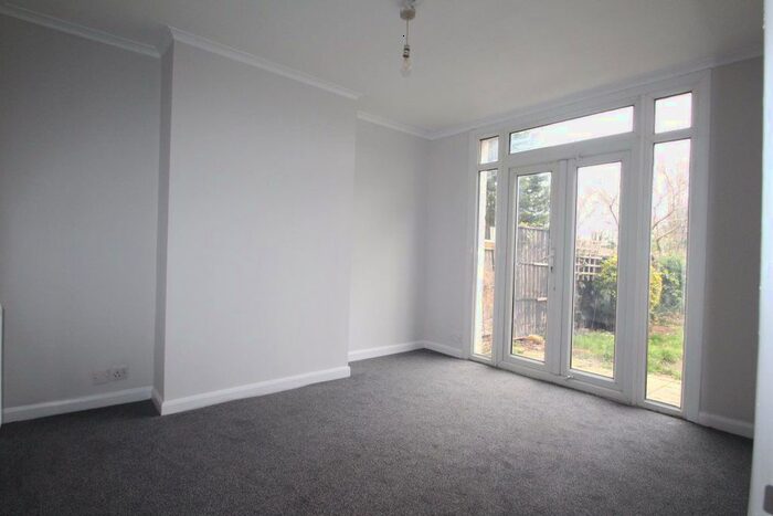 2 Bedroom Maisonette To Rent In Fullwell Avenue, Ilford IG5