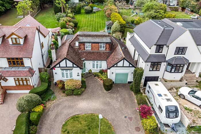 3 Bedroom Detached House For Sale In Hill Rise, Cuffley, EN6