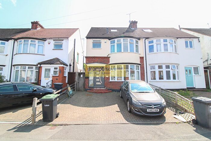4 Bedroom Property To Rent In Wardown Crescent, Luton, LU2