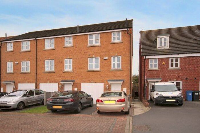 4 Bedroom Semi-Detached House To Rent In Myrtle Crescent, Sheffield, S2