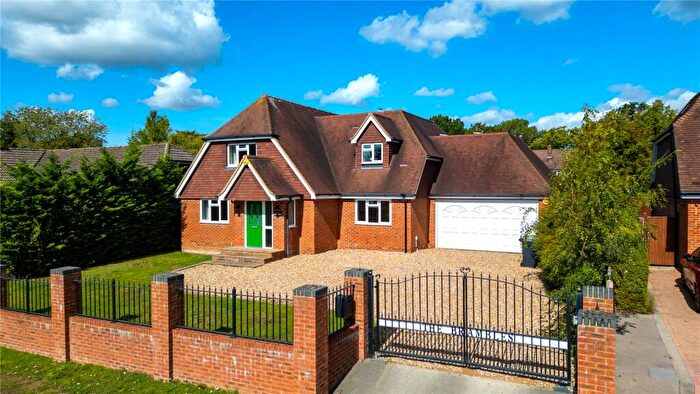4 Bedroom Detached House For Sale In Fairway Avenue, Tilehurst, Reading, Berkshire, RG30