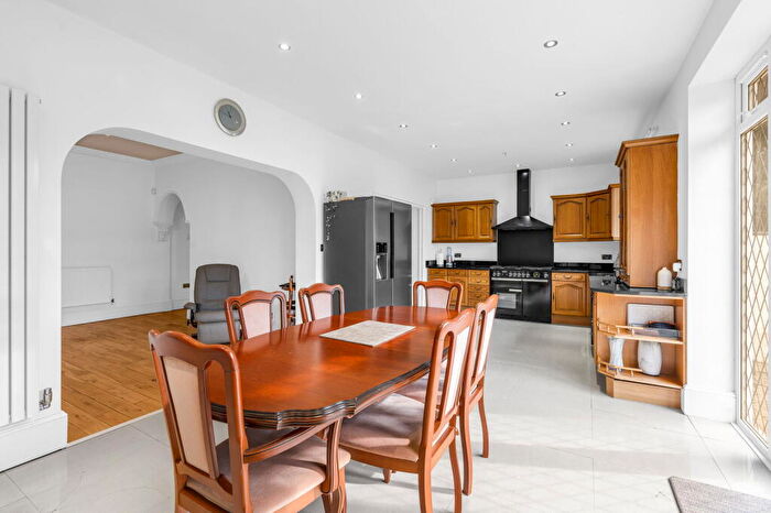 5 Bedroom Detached House For Sale In Parkstone Avenue, Emerson Park, RM11