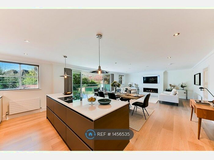 2 Bedroom Flat To Rent In Clifton Road, London, SW19