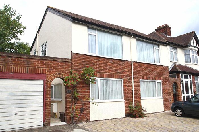 Flat To Rent In Martin Grove, Morden, SM4