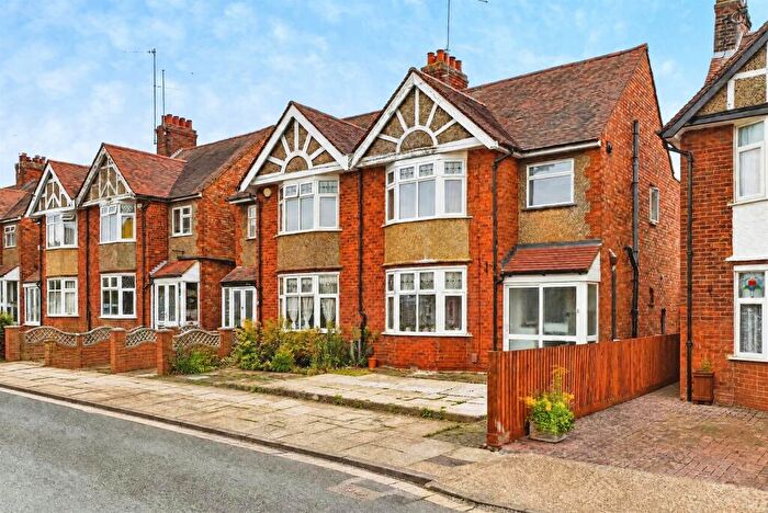 3 Bedroom Semi-Detached House For Sale In Greenfield Road, Northampton, NN3