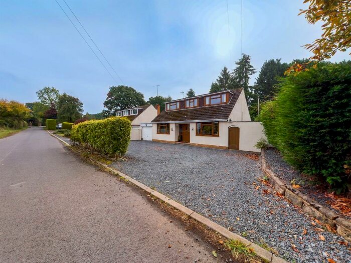 3 Bedroom Link Detached House For Sale In Button Bridge, DY12