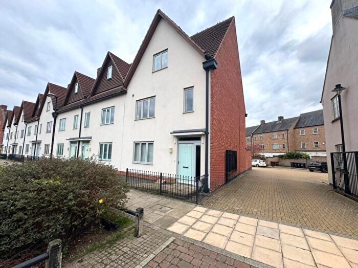 4 Bedroom End Of Terrace House To Rent In Mill Pond Drive, Upton, Northampton, NN5