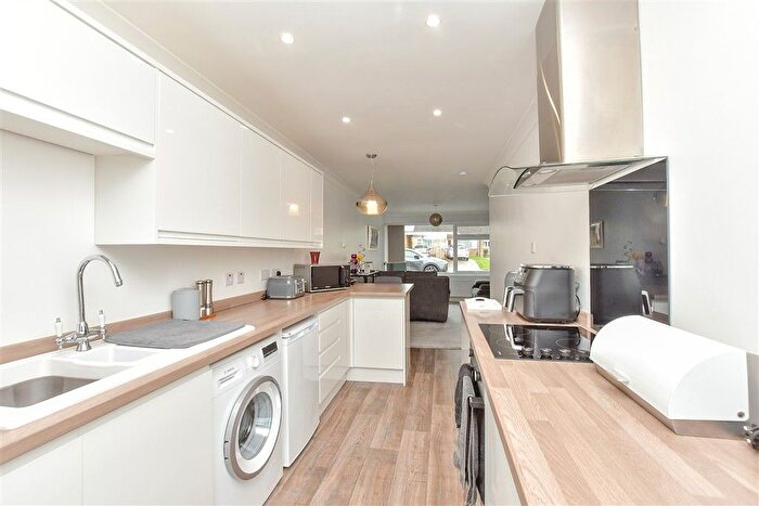 2 Bedroom Semi-detached Bungalow For Sale In Thorndale Close, Chatham, Kent, ME5