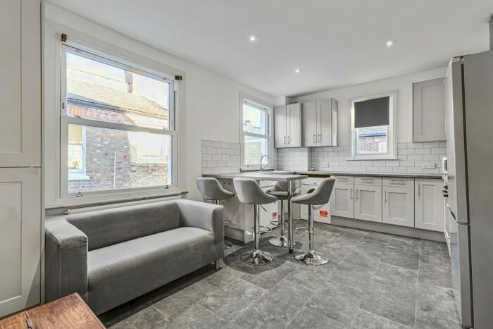 3 Bedroom Flat To Rent In Bronsart Road, Fulham, London, SW6