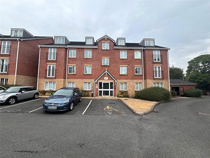 2 Bedroom Flat For Sale In Canberra Way, Rochdale, Greater Manchester, OL11