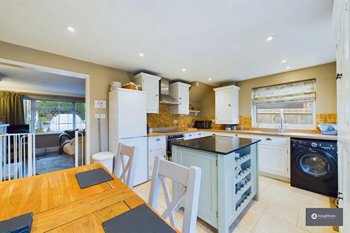 3 Bedroom Semi-detached House For Sale In Nether Close, Brackley, NN13