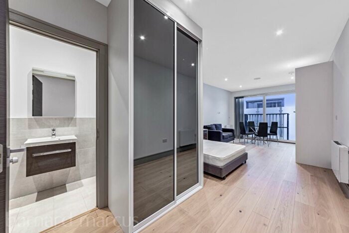 Flat To Rent In Lawrence Road, West Green Road, N15