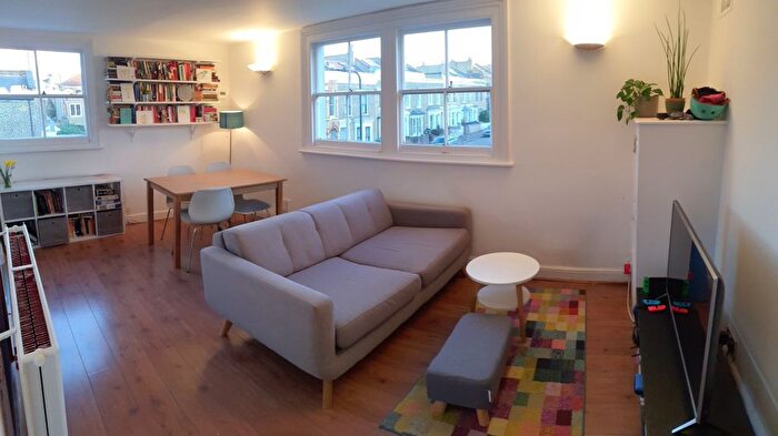 1 Bedroom Flat To Rent In Pond Farm Estate, Millfields Road, London, E5